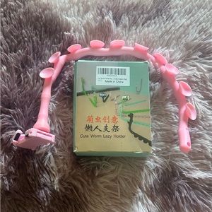 001 TCH: Worm Phone Lazy Holder